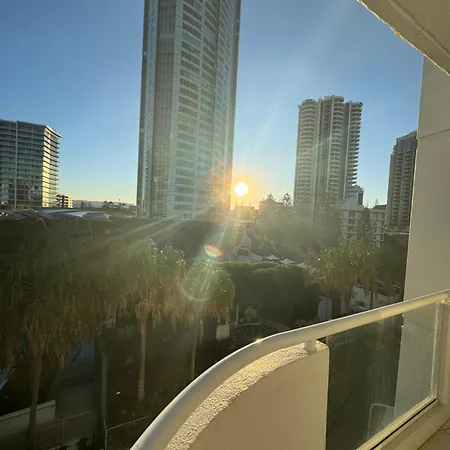 Surfers Paradise - Beachfront Apartment Gold Coast Exterior photo