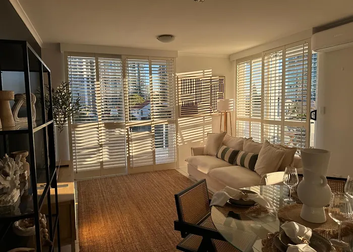 Surfers Paradise - Beachfront Apartment